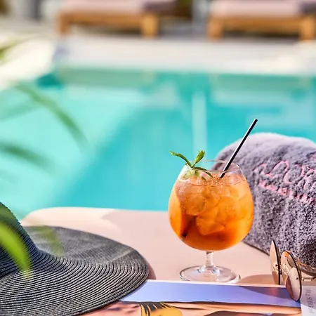 Ξενοδοχείο Adorno And