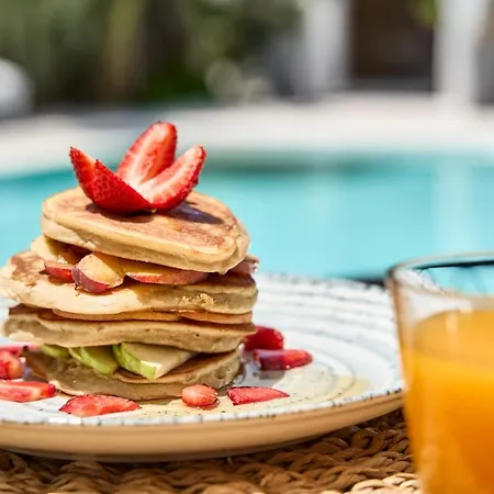 מלון Adorno And אורנוס