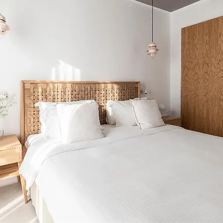 Adorno And אורנוס