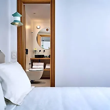 Adorno And Hotel 4*