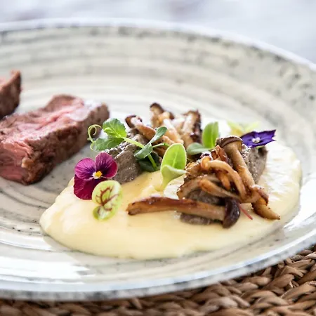 Adorno And אורנוס