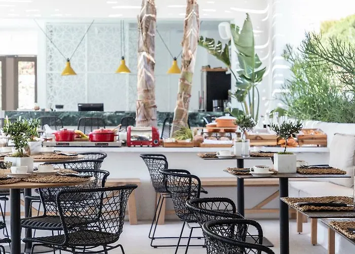 ホテル Adorno And 4*